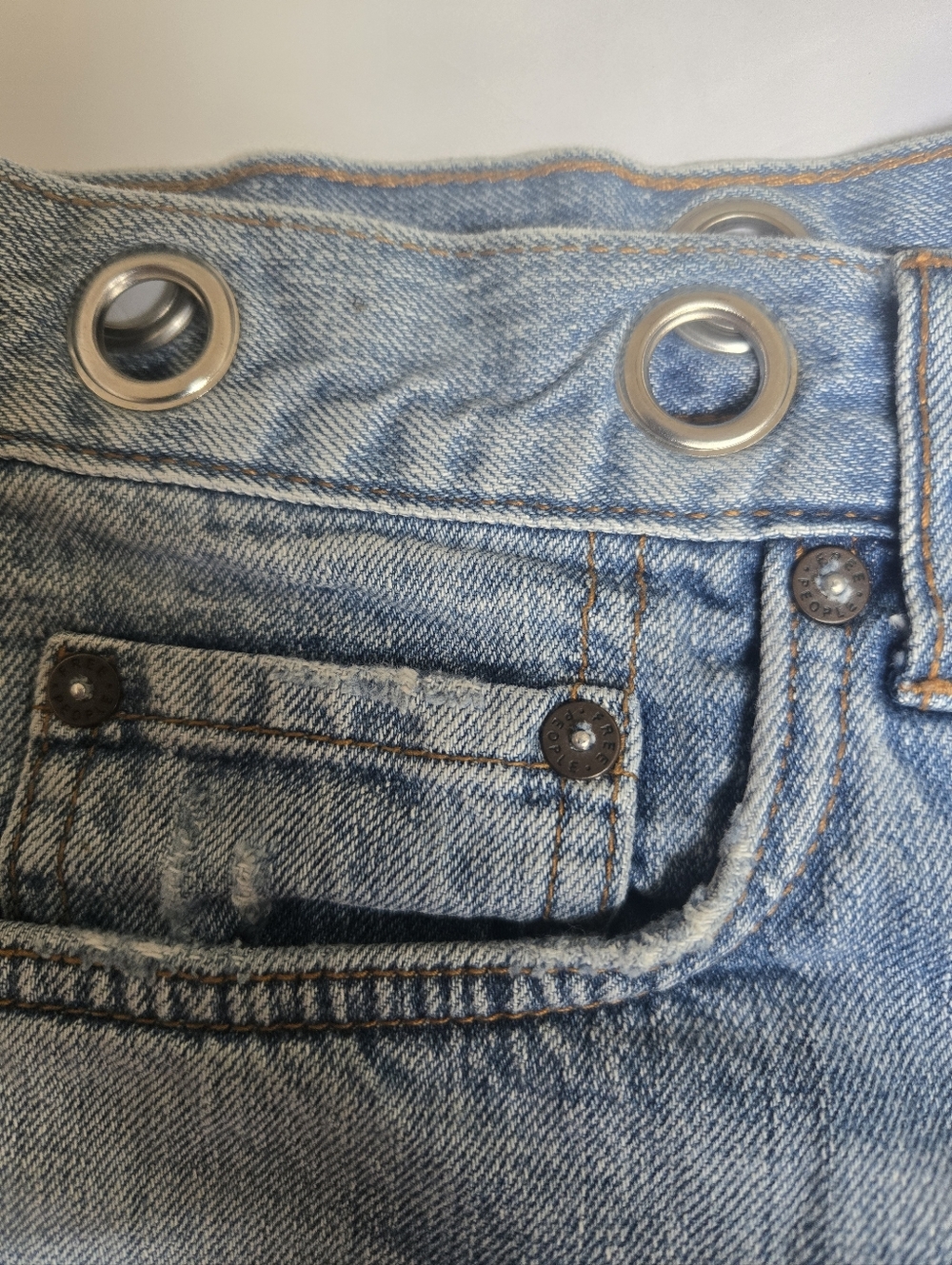 WE THE FREE Frayed Hem Light Blue Denim Shorts .Size 28 - Picture 9 of 11